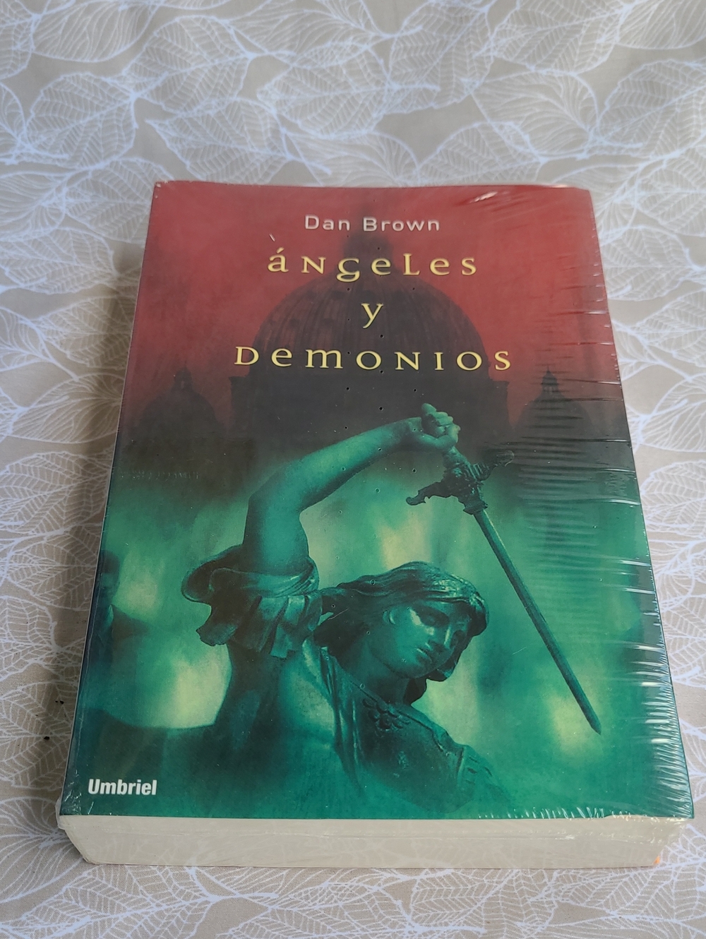 Dan Brown “Ángeles y Demonios” – Libro Nuevo – Edición en Español (Tapa Blanda)